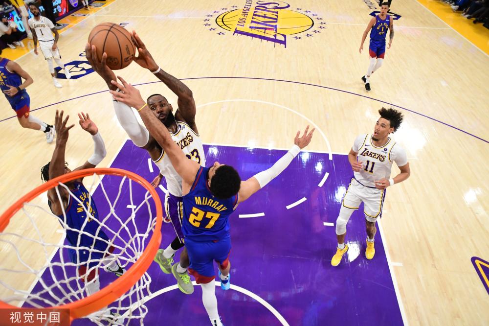 他正在融入 他正在融入